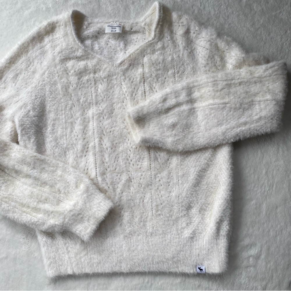 Abercrombie Kids Cream Fuzzy Eyelash Knit Sweater - Size 13/14 (XL) soft